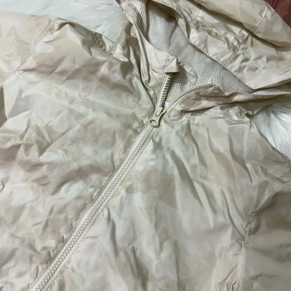 GAP Kids Lightweight Hooded Jacket – Size Small (6–7)